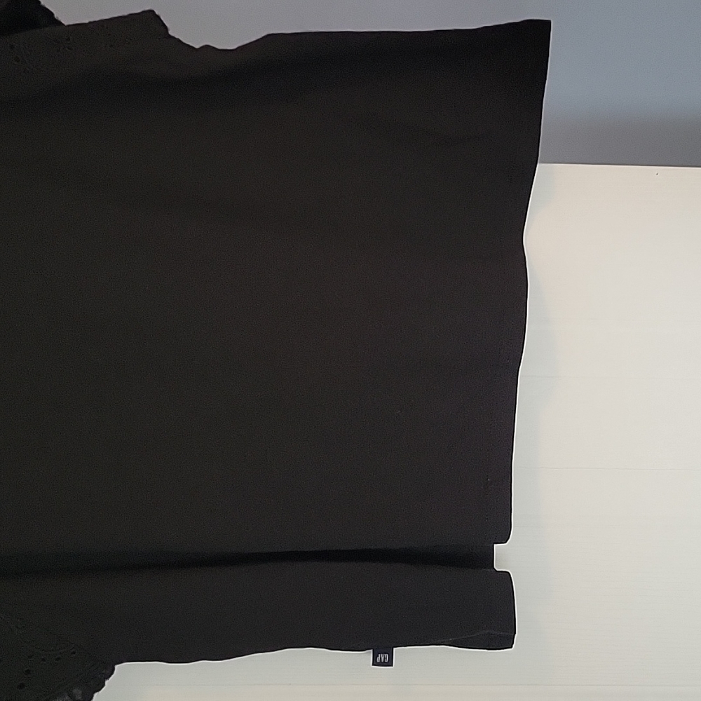 🆕️ GAP Woman's Eyelet Sleeve Top Size Medium - Picture 7 of 11